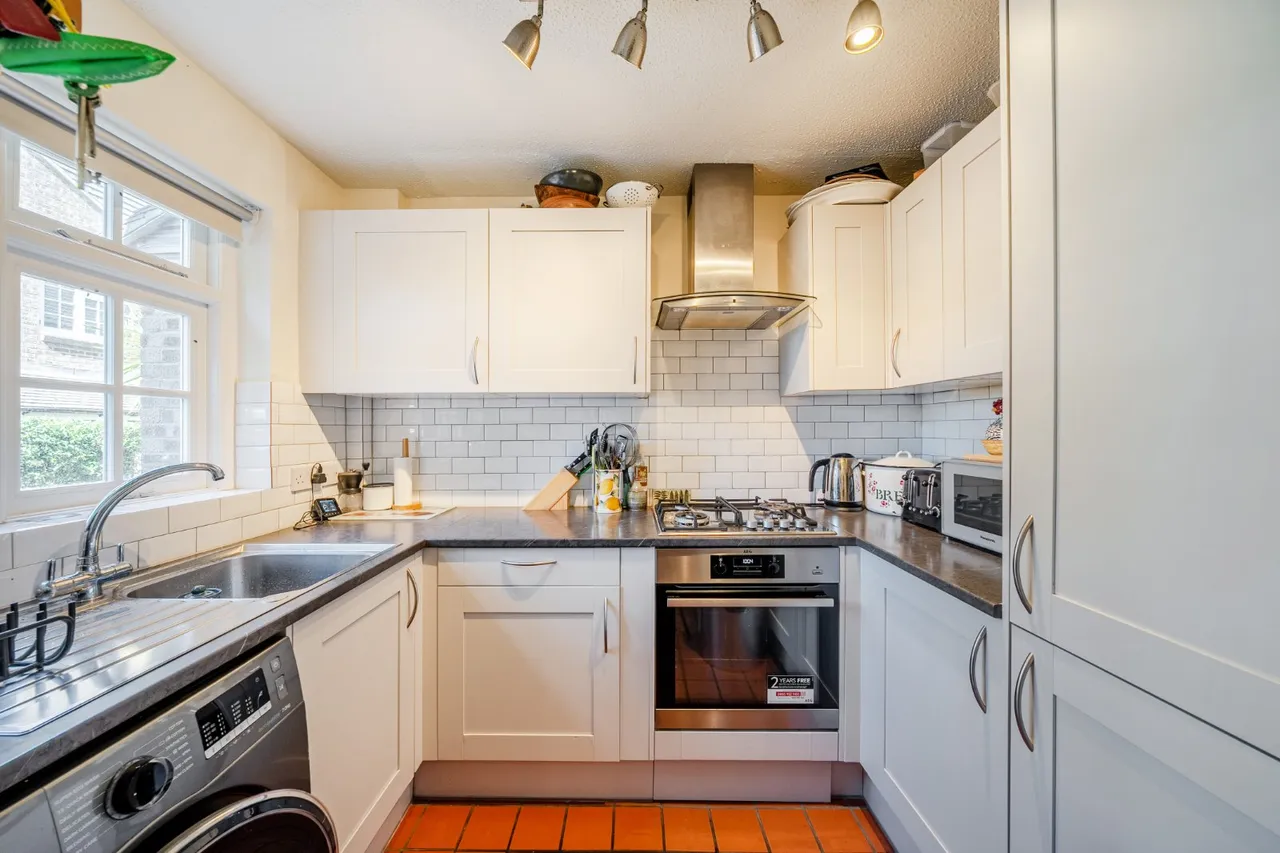 2 bed house for sale — St. Hughes Close, London, SW17