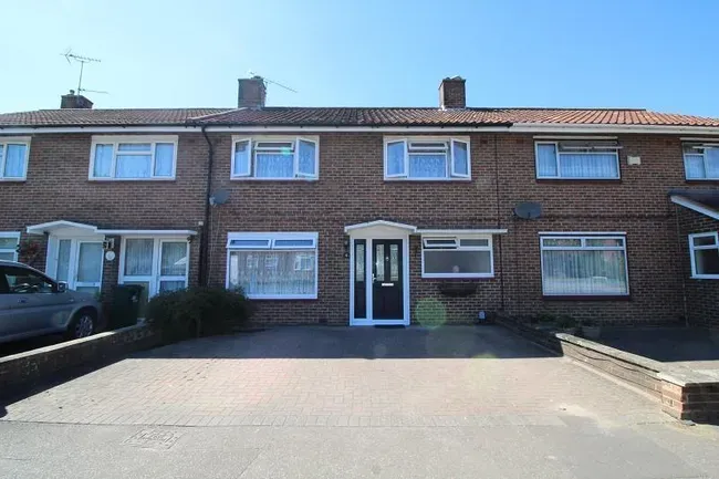 3 bed house for sale — Ewhurst Road, West Green