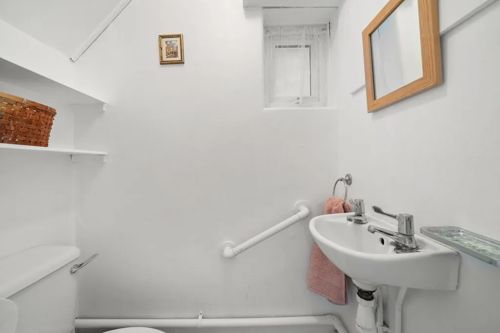 Cottimore Lane, Walton-On-Thames KT12 2BT, photo 7