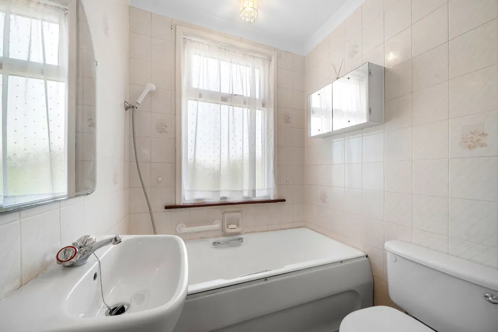 Cottimore Lane, Walton-On-Thames KT12 2BT, photo 12