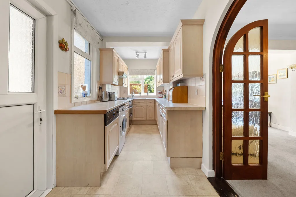 Cottimore Lane, Walton-On-Thames KT12 2BT, photo 4