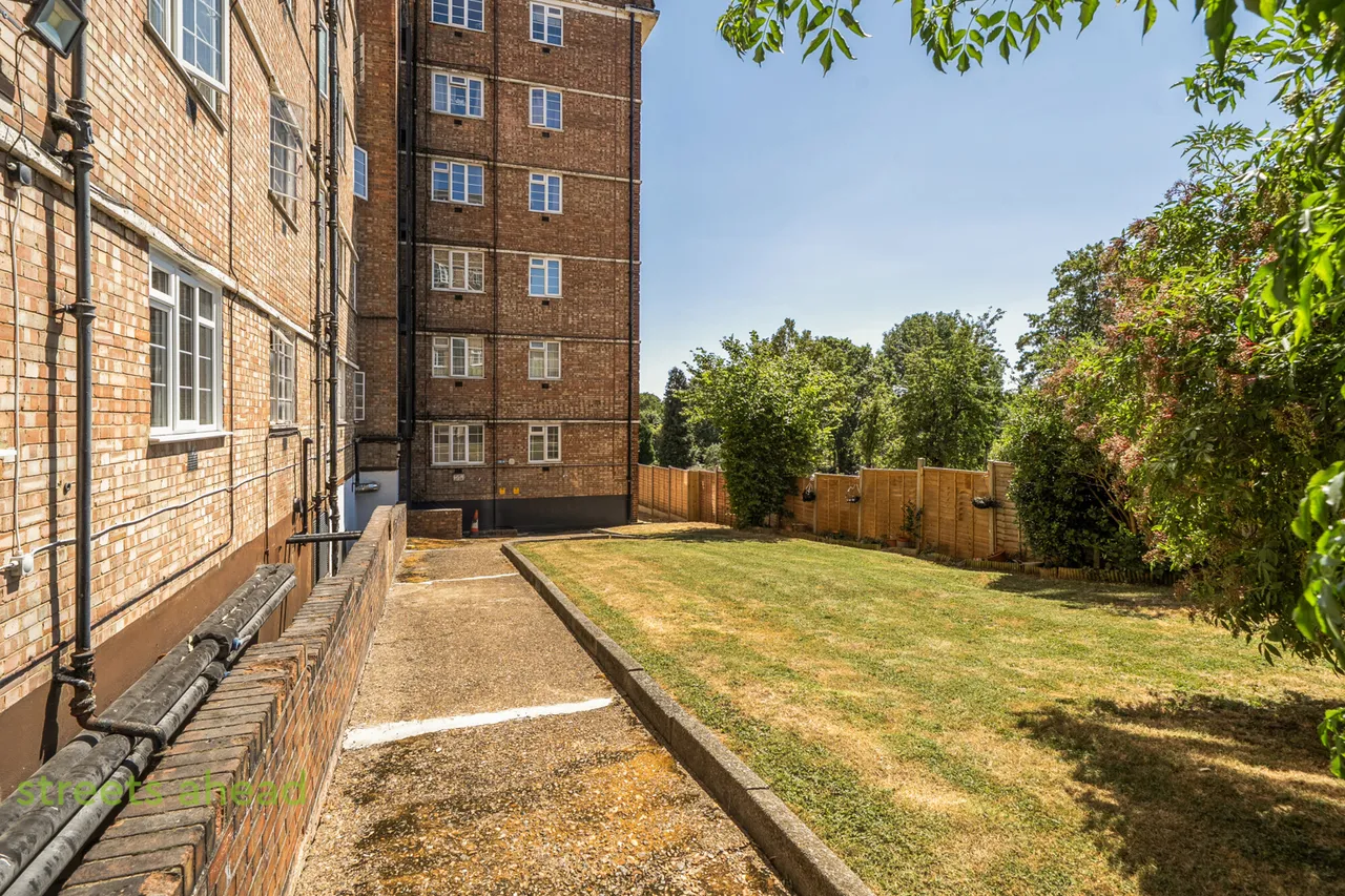 Elmers End Road, London, SE20, photo 11