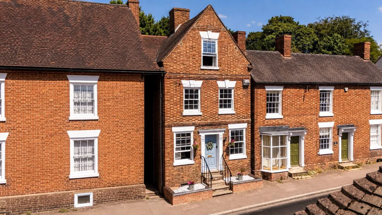 4 bed house for sale — Chesterton House, Bagot Street, Abbots Bromley, WS15 3DB