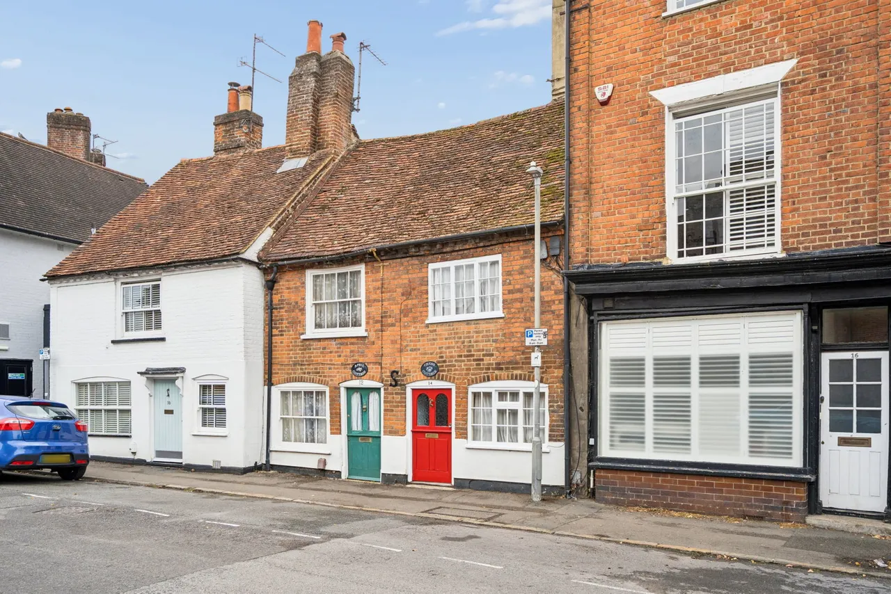 2 bed house for sale — Germain Street, Chesham, Buckinghamshire. HP5 1LH