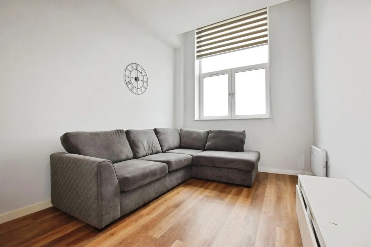 1 bed flat to rent — Tate House, New York Road