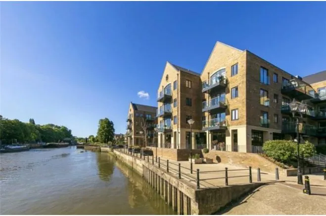 2 bed flat for sale, Lion Wharf Road, Isleworth, TW7