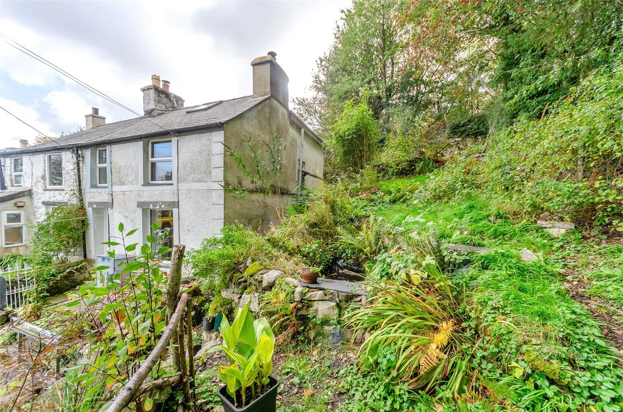 Cwm-y-Glo, Caernarfon, LL55, photo 11