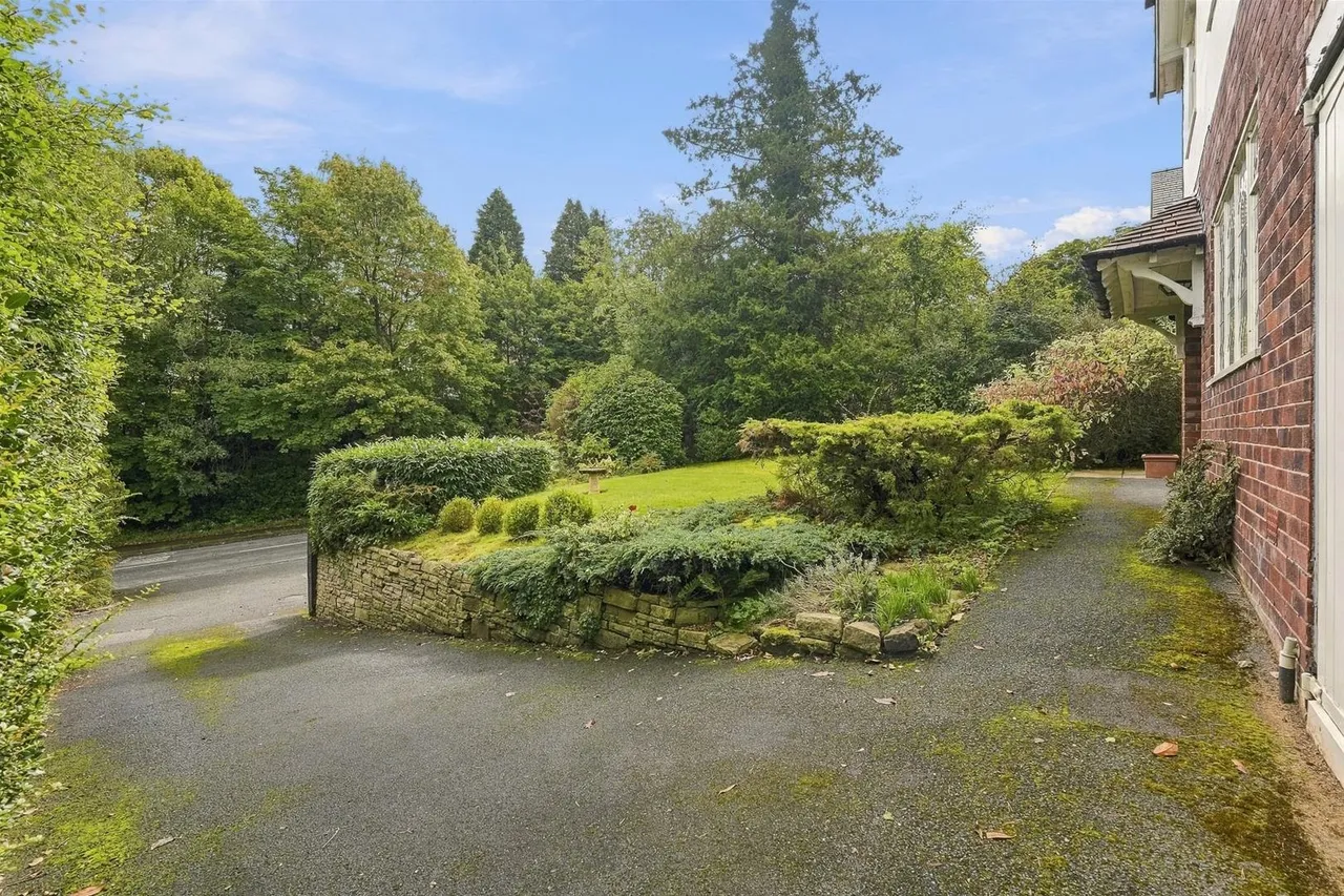 Macclesfield Road, Prestbury, SK10, photo 19