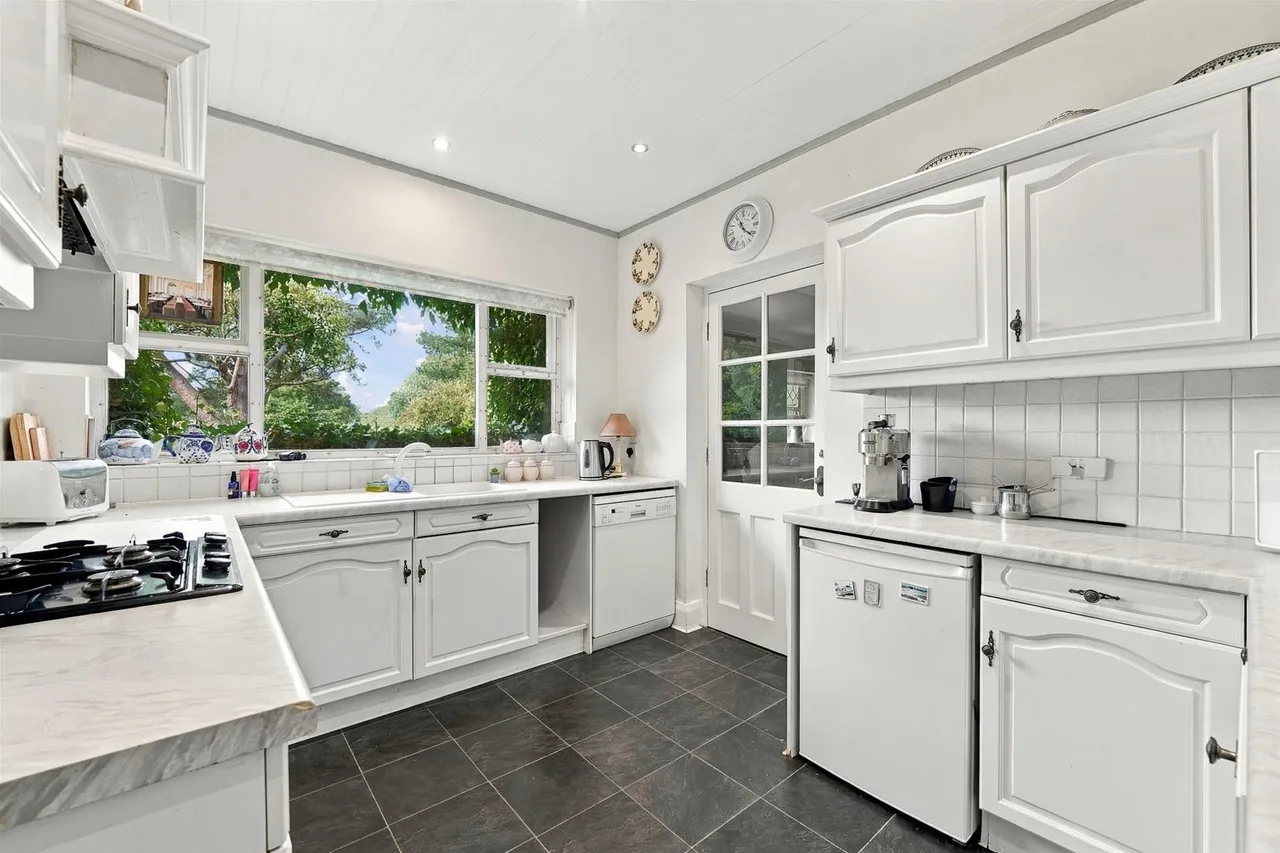 Macclesfield Road, Prestbury, SK10, photo 4