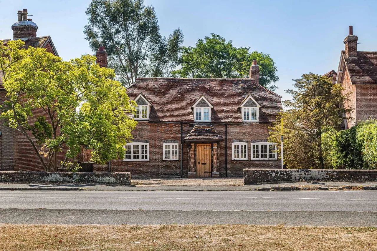 3 bed house for sale — Petworth Road, Wisborough Green, Billingshurst, West Sussex, RH14 0DR