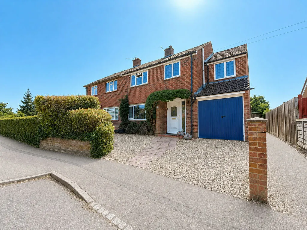 3 bed house for sale — Luton Road, Caddington LU1 4AF