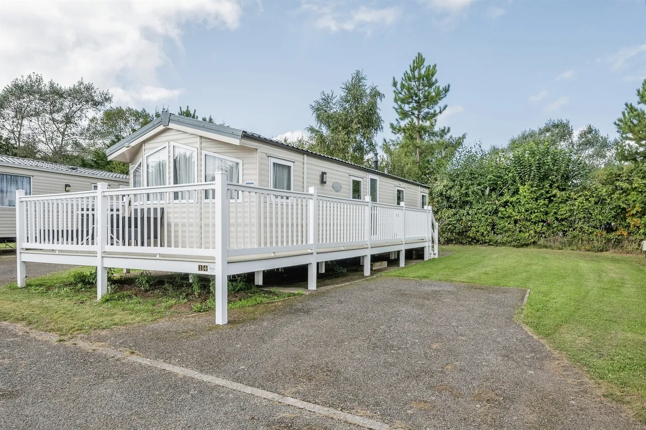 2 bed park home for sale — Butt Lane, Burgh Castle, Great Yarmouth