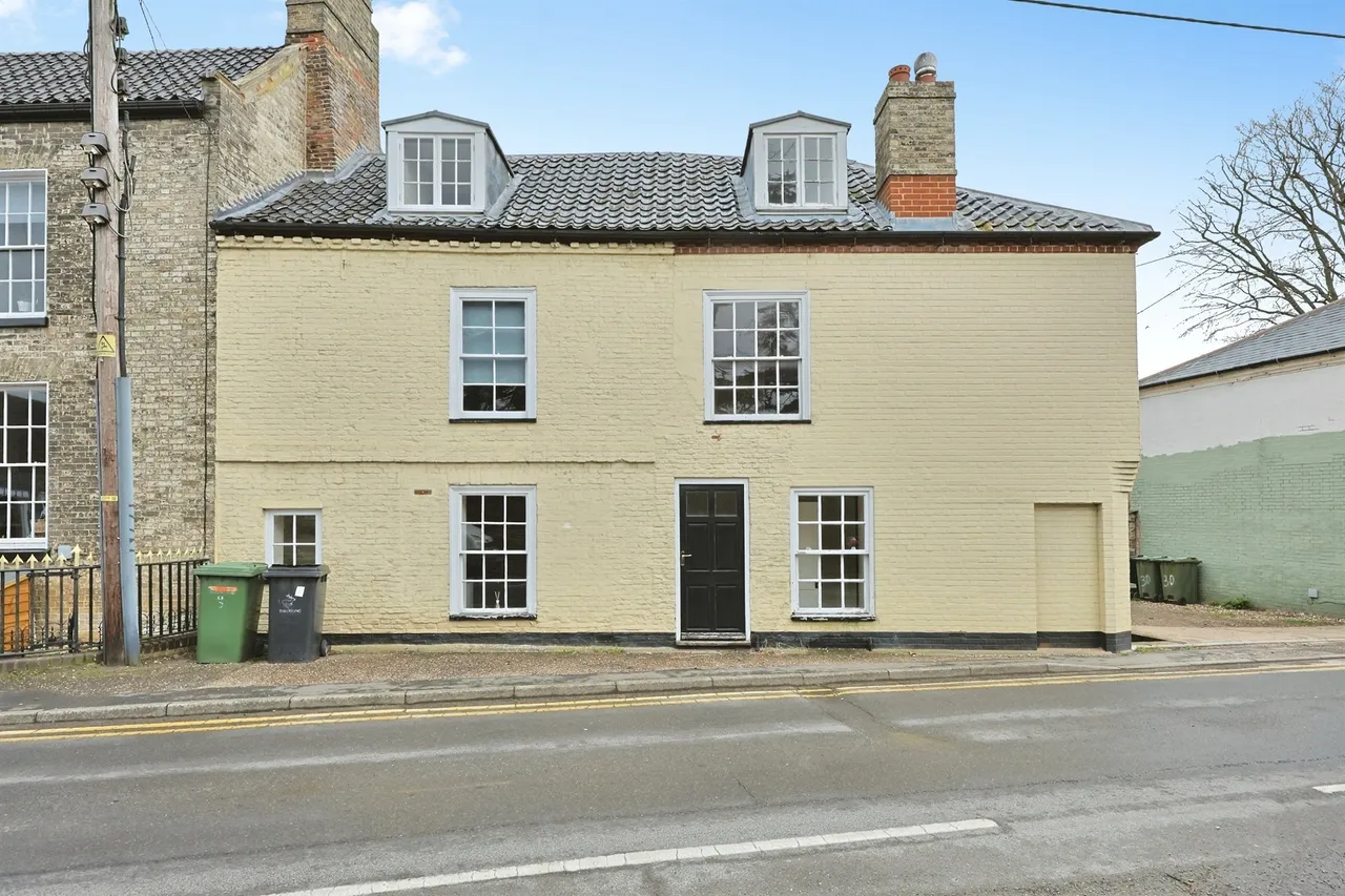 3 bed flat for sale, Dereham Road, Watton, IP25