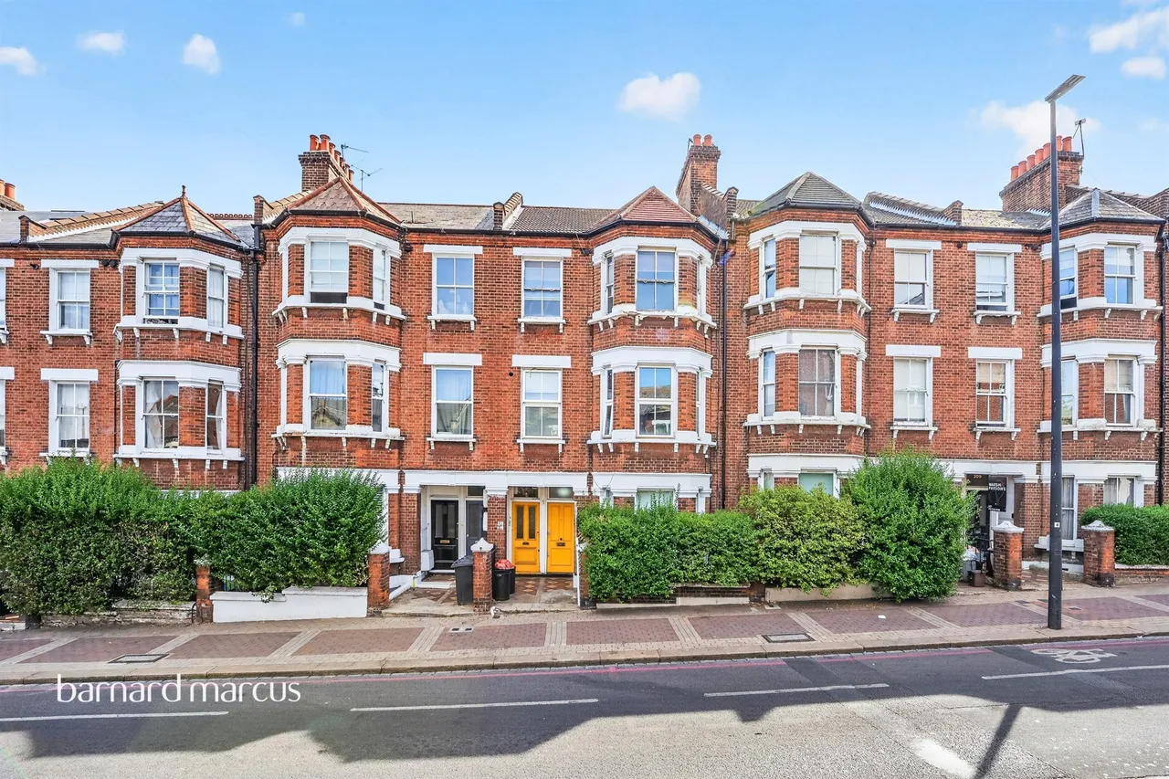 2 bed flat for sale — Latchmere Road, London