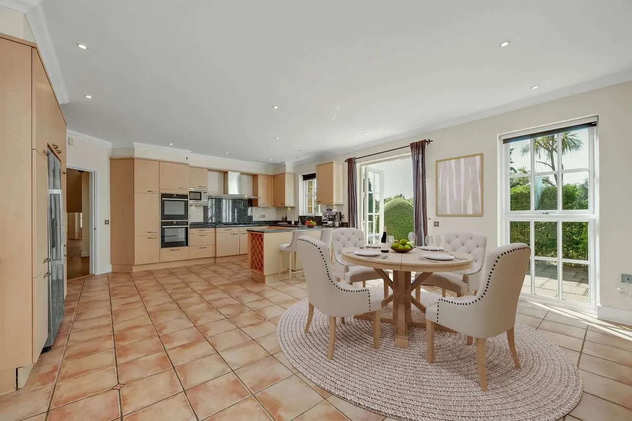 Blackhills, Esher, Surrey, KT10 9JP, photo 8
