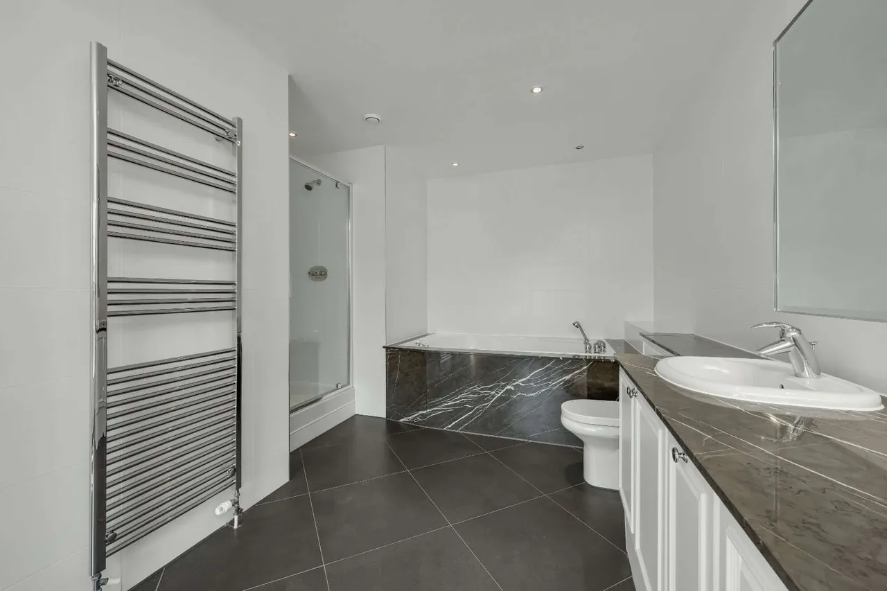 Blackhills, Esher, Surrey, KT10 9JP, photo 4