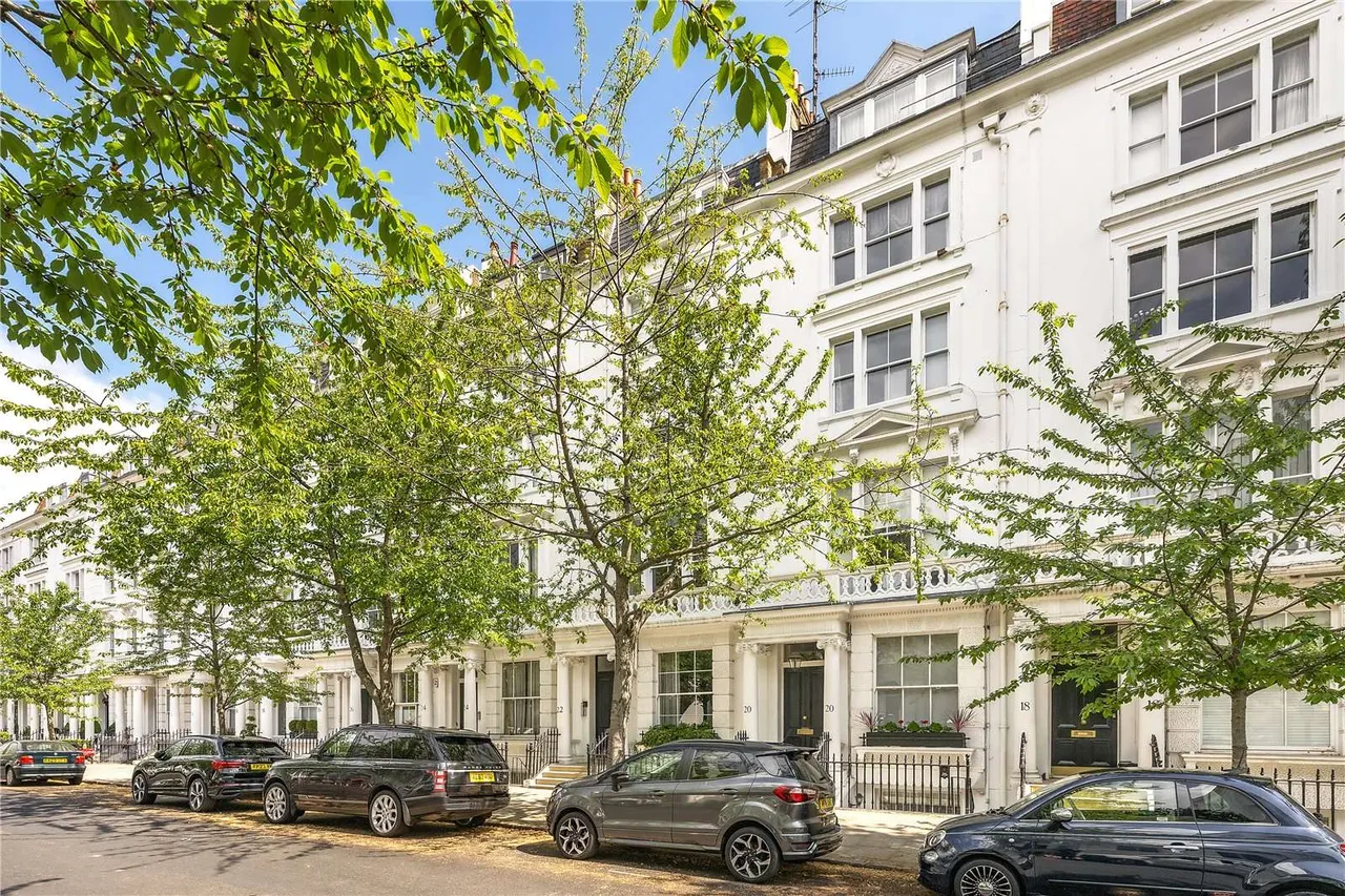 Palace Gardens Terrace, London, W8 4RP, photo 3