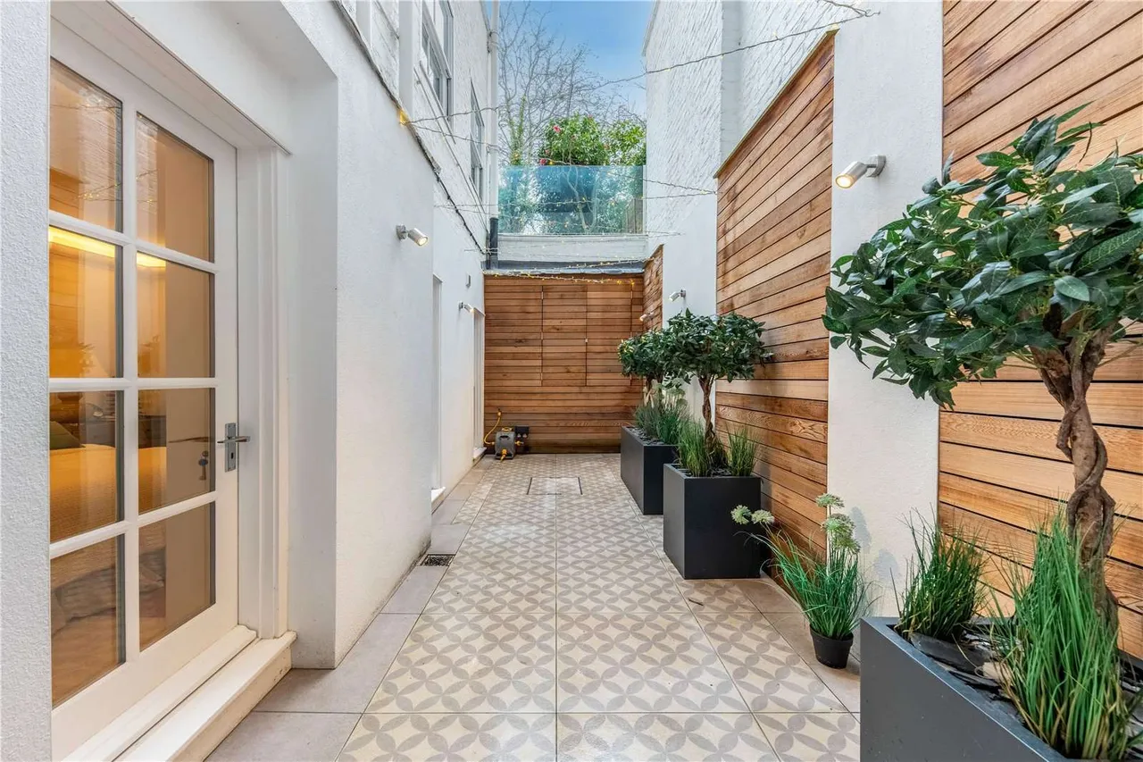 Palace Gardens Terrace, London, W8 4RP, photo 5