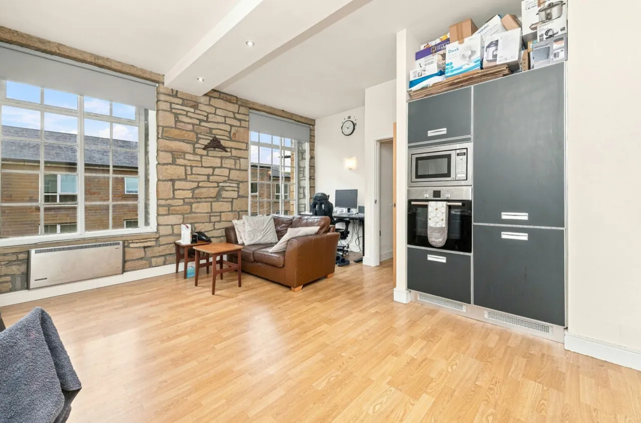 Firth Street, Huddersfield, HD1, photo 2