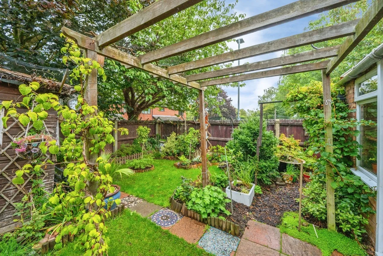 Bright Crescent, Tamworth, B77, photo 22