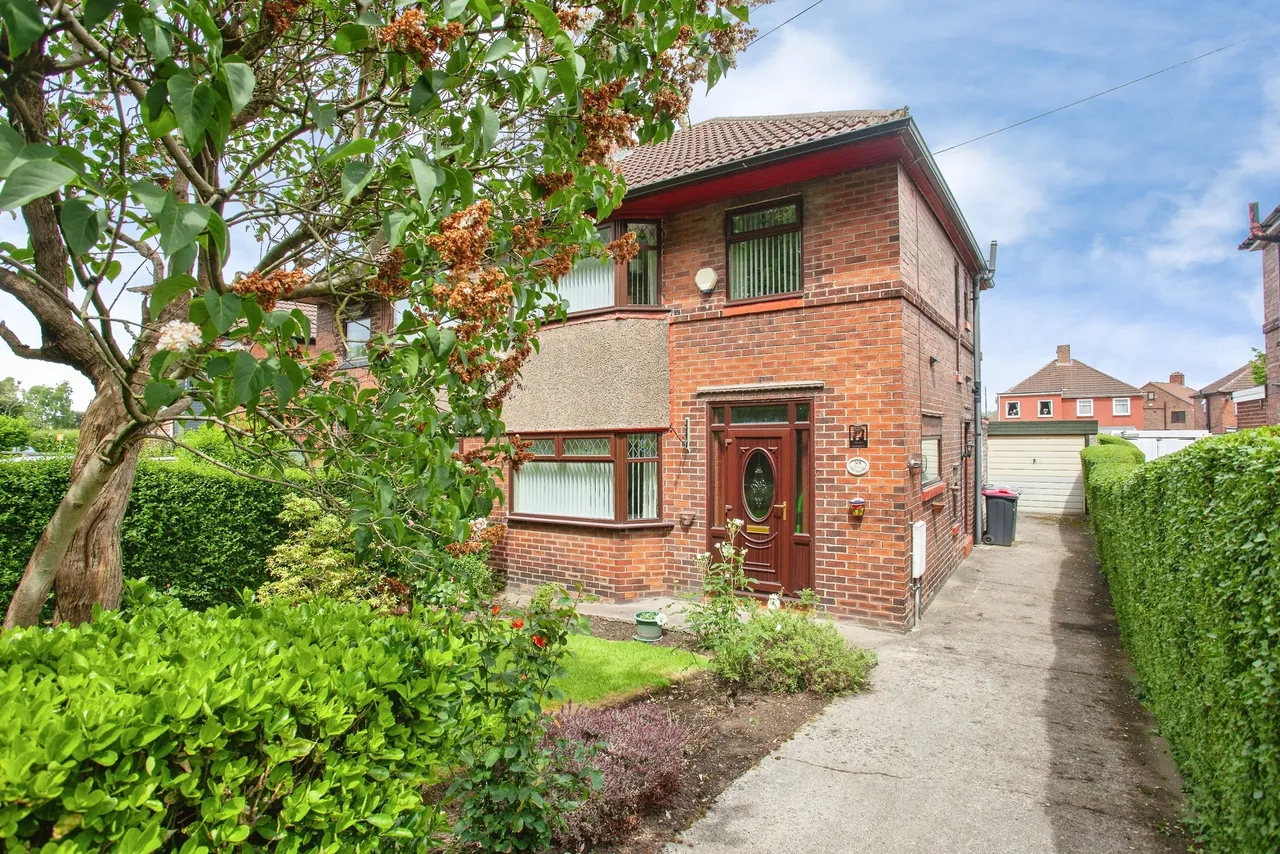 3 bed house for sale — Brinsworth Road, Rotherham