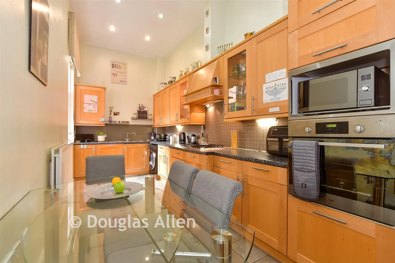 Rosebury Square, Woodford Green, IG8, photo 9