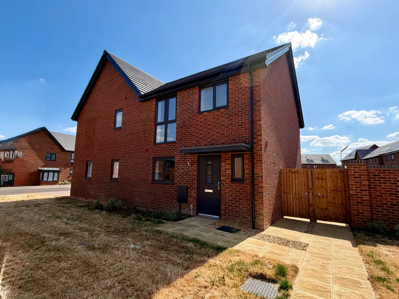 3 bed property to rent — Saunders Way, Wellingborough NN8 1UG