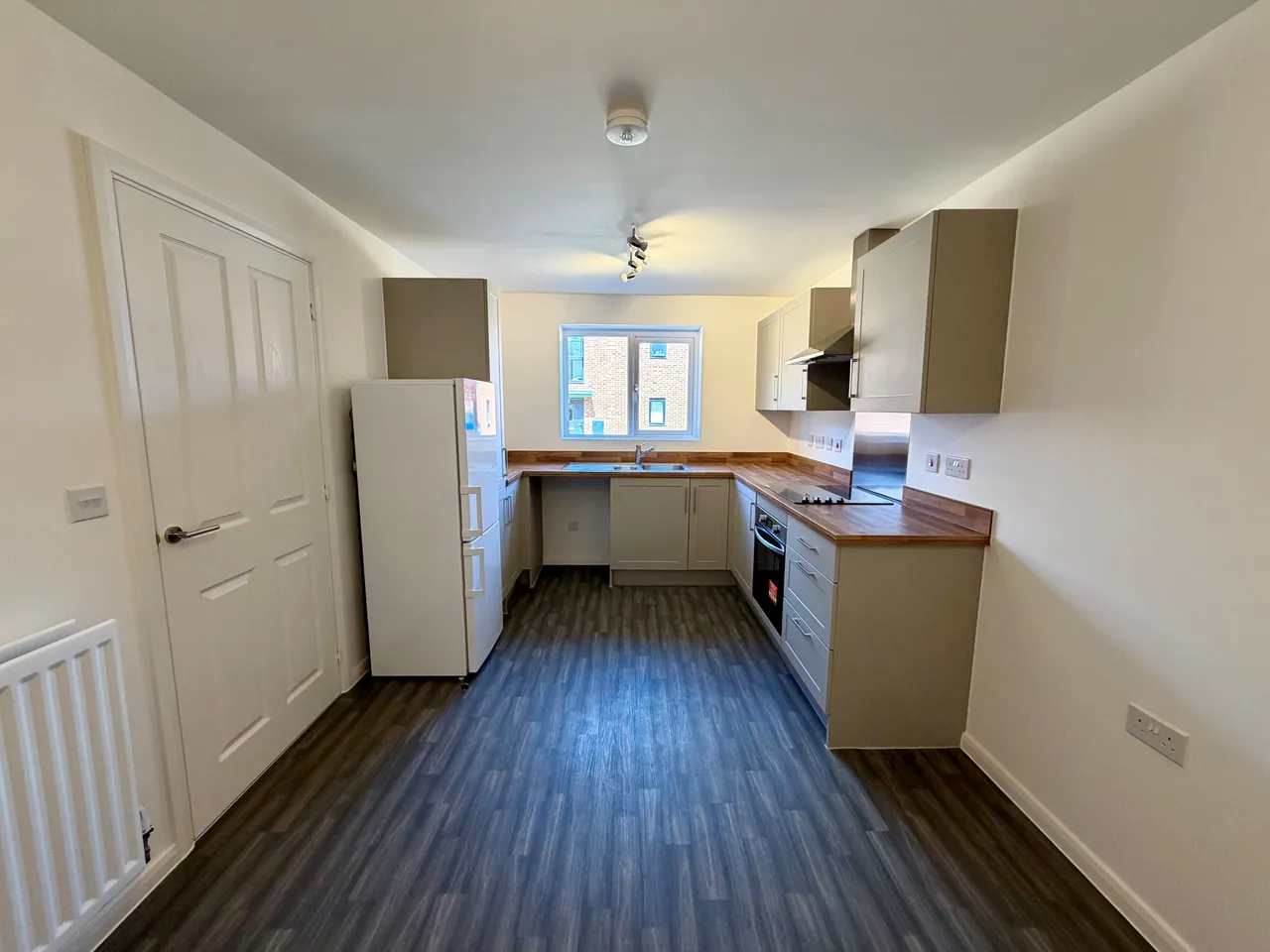 Saunders Way, Wellingborough NN8 1UG, photo 3