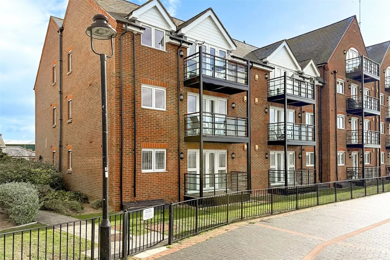 3 bed flat for sale, Littlehampton, BN17