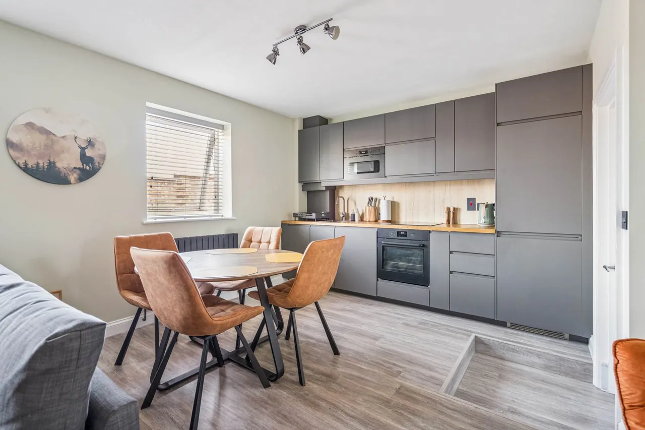 Flat 2, 255 St. Albans Road, Watford, Watford, WD24 5BQ, photo 2