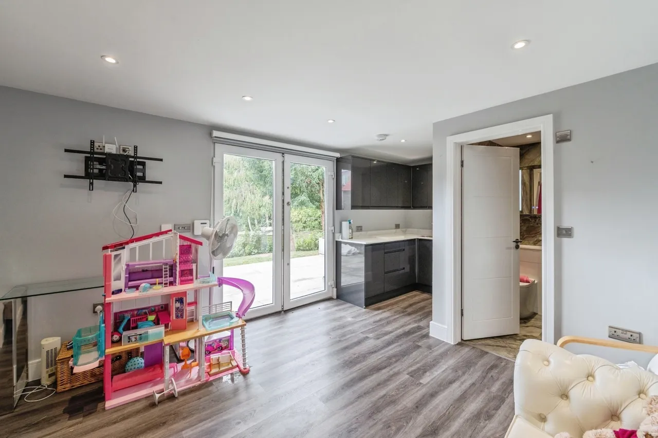 St. Charles Road, Brentwood, Essex, CM14, photo 23