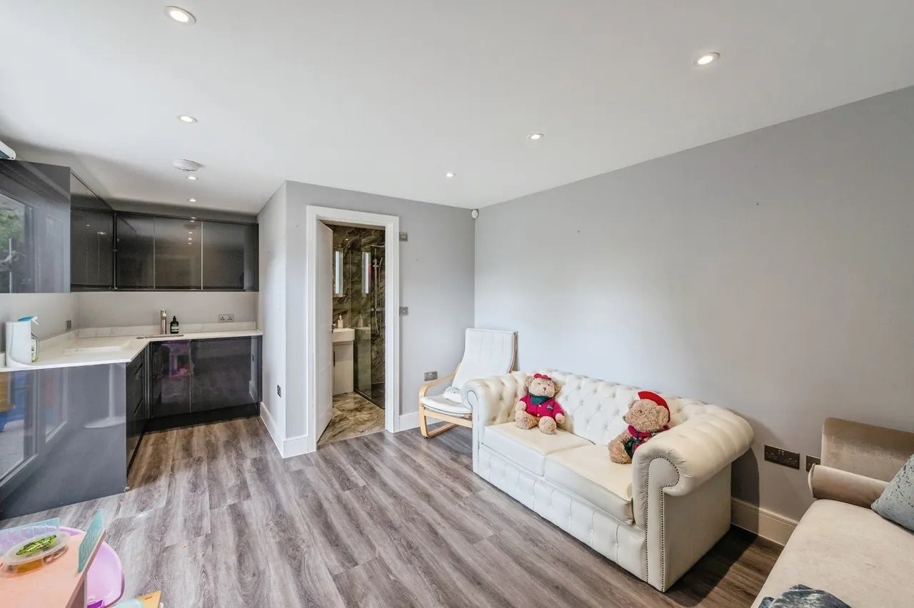 St. Charles Road, Brentwood, Essex, CM14, photo 22