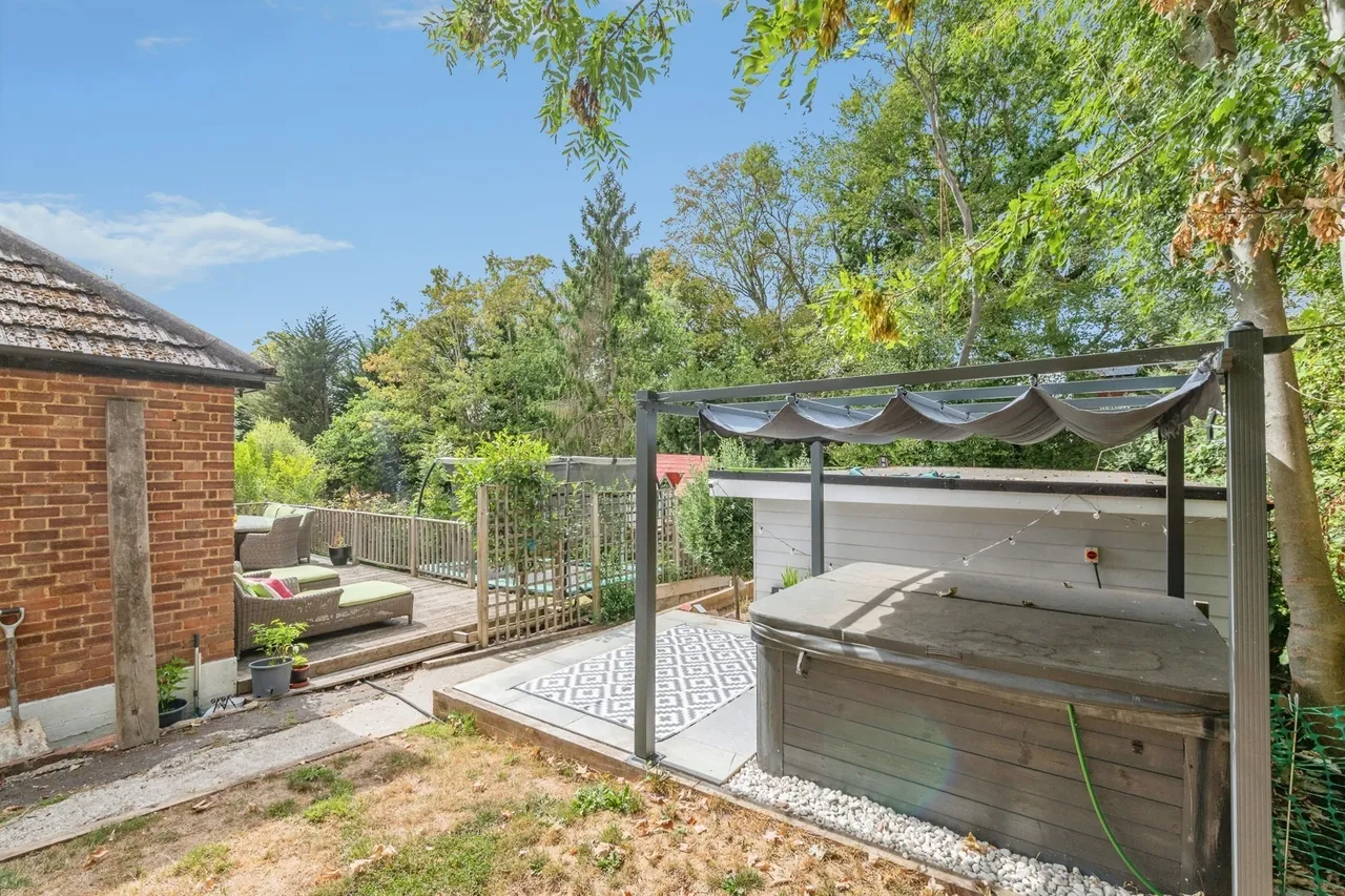 St. Charles Road, Brentwood, Essex, CM14, photo 12
