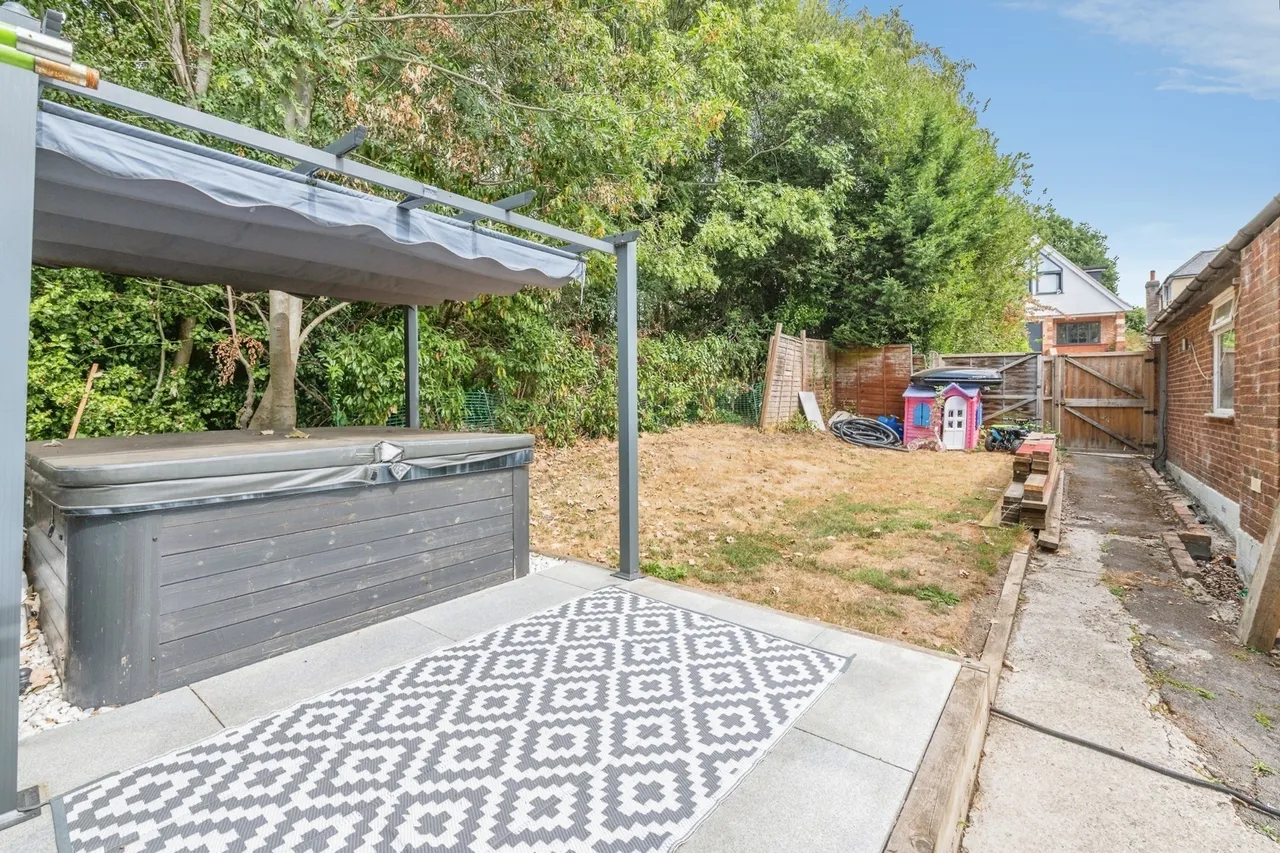 St. Charles Road, Brentwood, Essex, CM14, photo 10