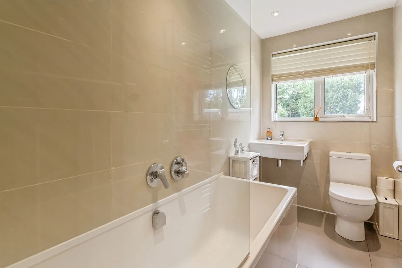 St. Charles Road, Brentwood, Essex, CM14, photo 6