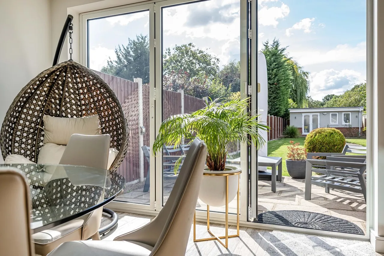 Swakeleys Drive, Ickenham, UB10, photo 4
