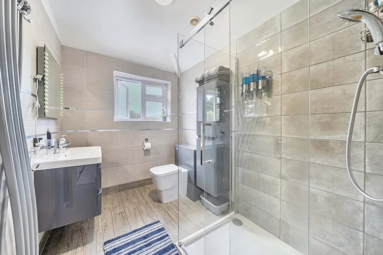 Swakeleys Drive, Ickenham, UB10, photo 11