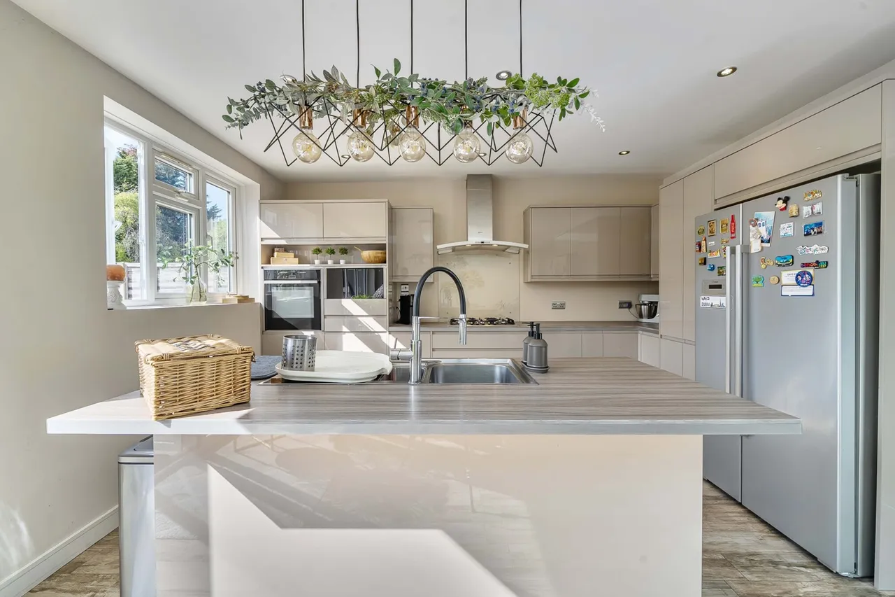 Swakeleys Drive, Ickenham, UB10, photo 18