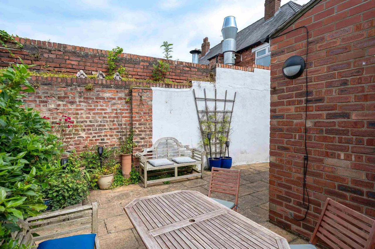 The Mount, York, YO24, photo 17