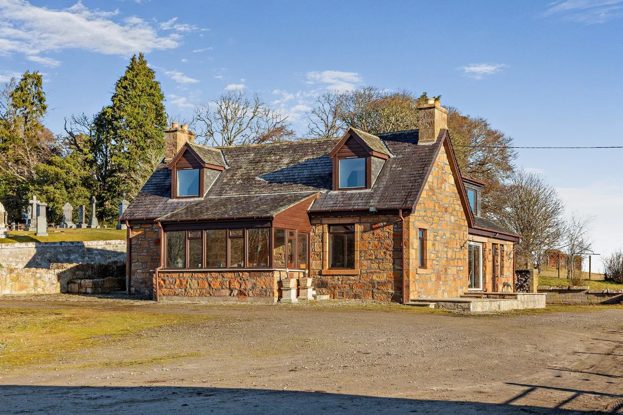 4 bed house for sale — The Glebe, Kildary, Invergordon, Ross-Shire, IV18 0NZ