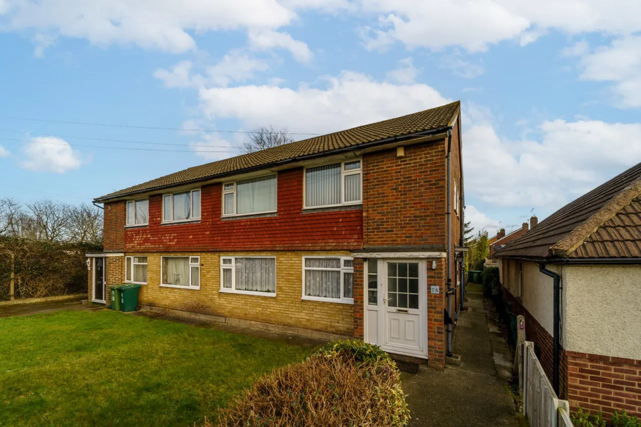 2 bed flat for sale, Alexandra Road, Ashford