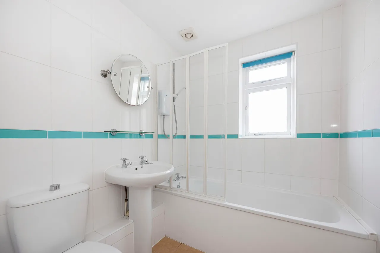 30 Springfield Drive, Ilford, Essex, IG2 6RH, photo 9