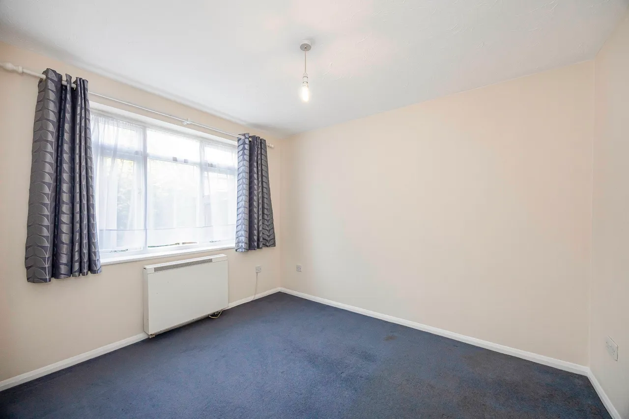 30 Springfield Drive, Ilford, Essex, IG2 6RH, photo 7