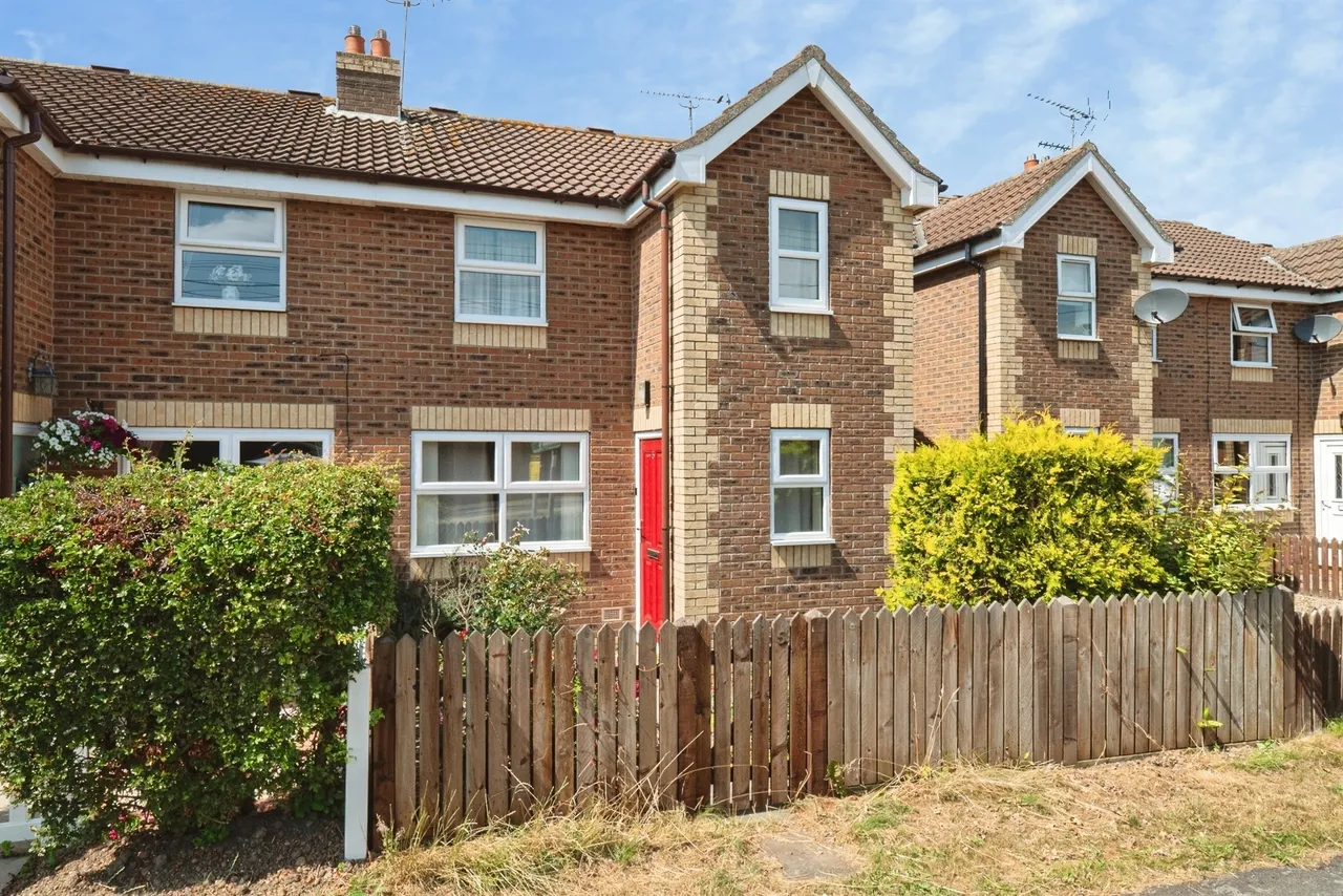 3 bed house for sale — Welburn Court, Beeford, Driffield