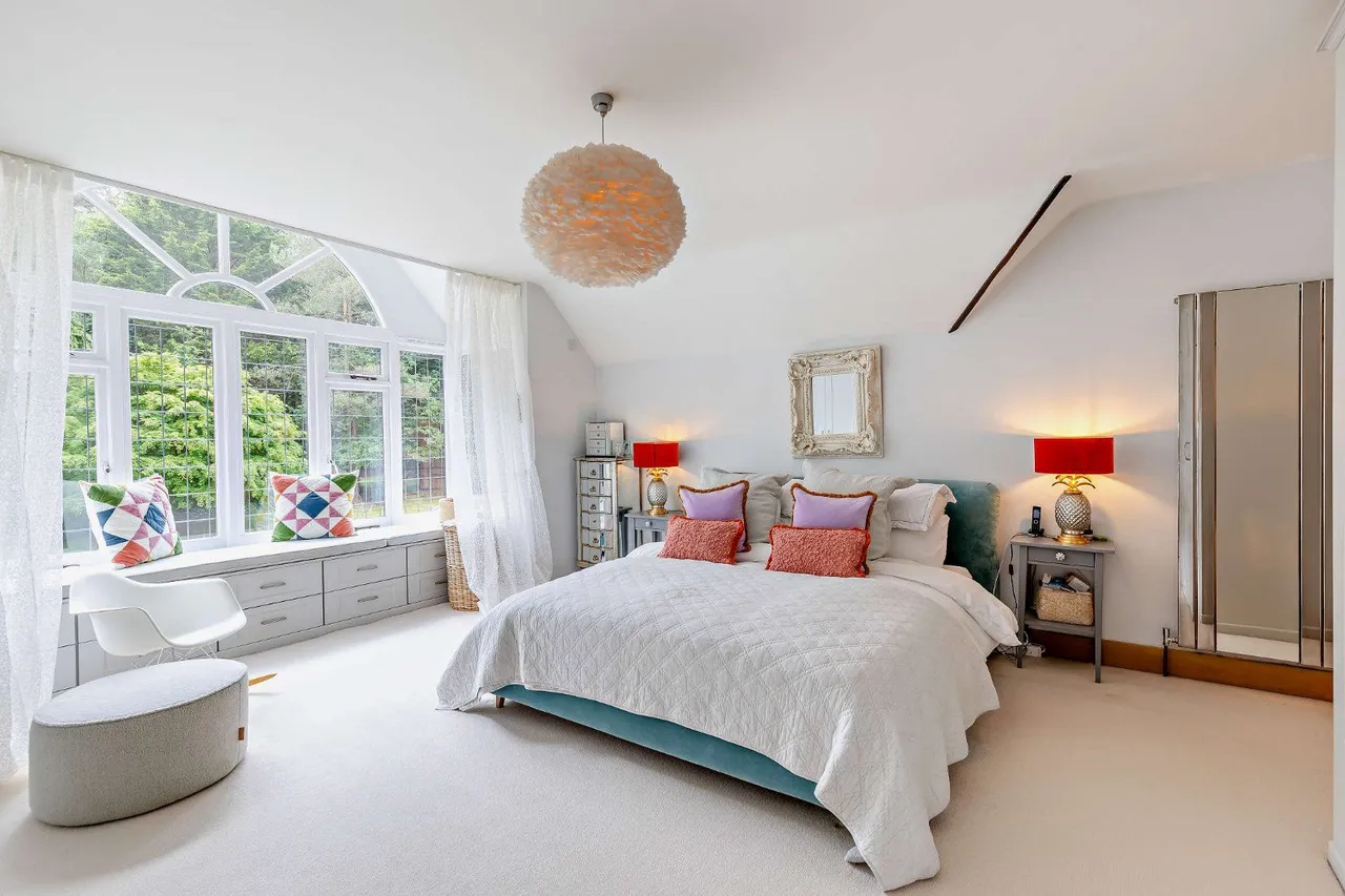 Farnham Road, Churt, Farnham, Surrey, GU10 2PY, photo 9