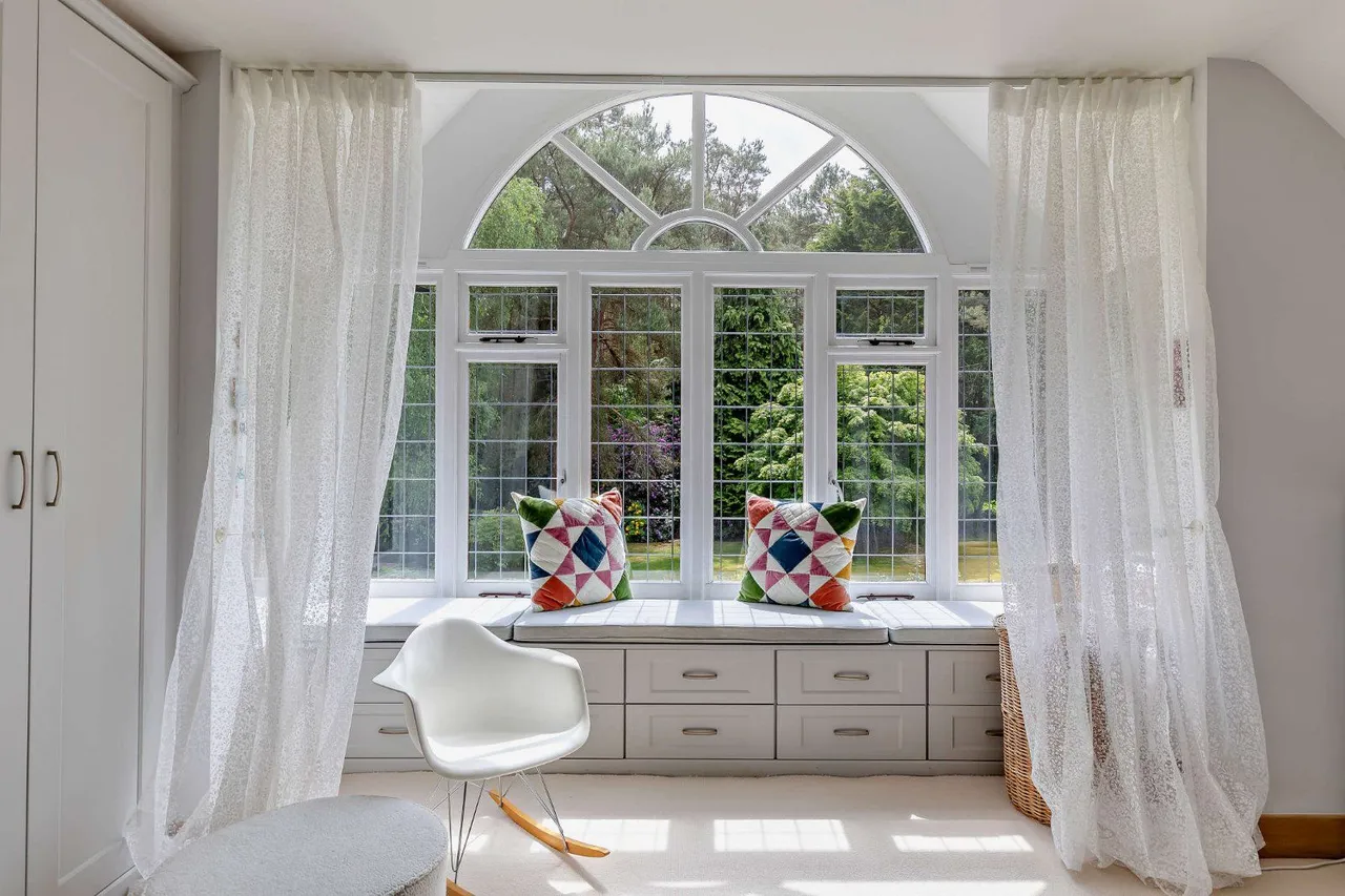 Farnham Road, Churt, Farnham, Surrey, GU10 2PY, photo 11