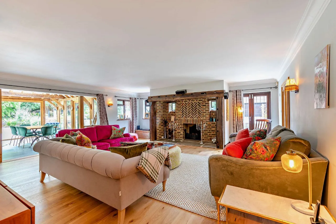 Farnham Road, Churt, Farnham, Surrey, GU10 2PY, photo 2