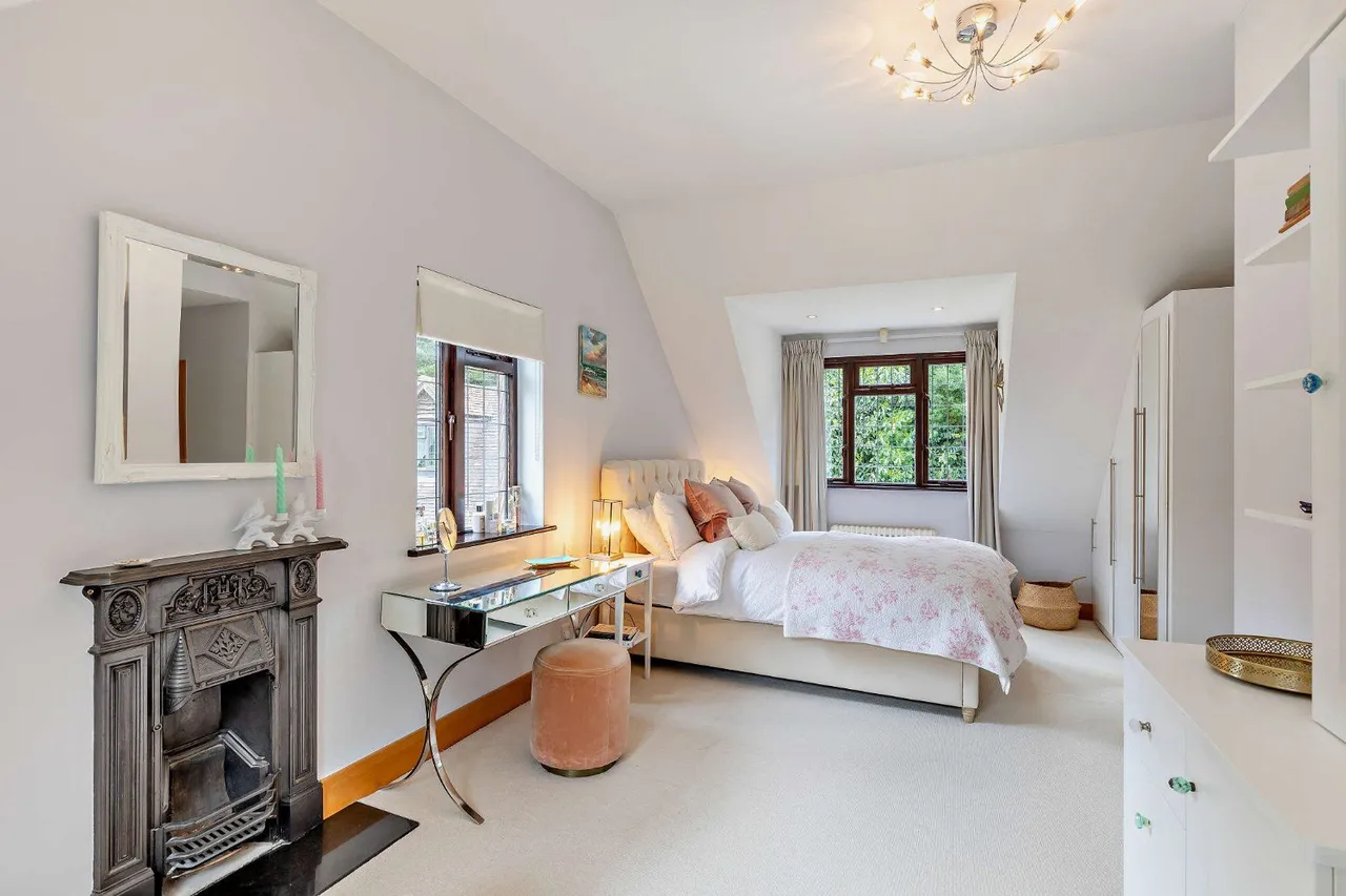 Farnham Road, Churt, Farnham, Surrey, GU10 2PY, photo 12