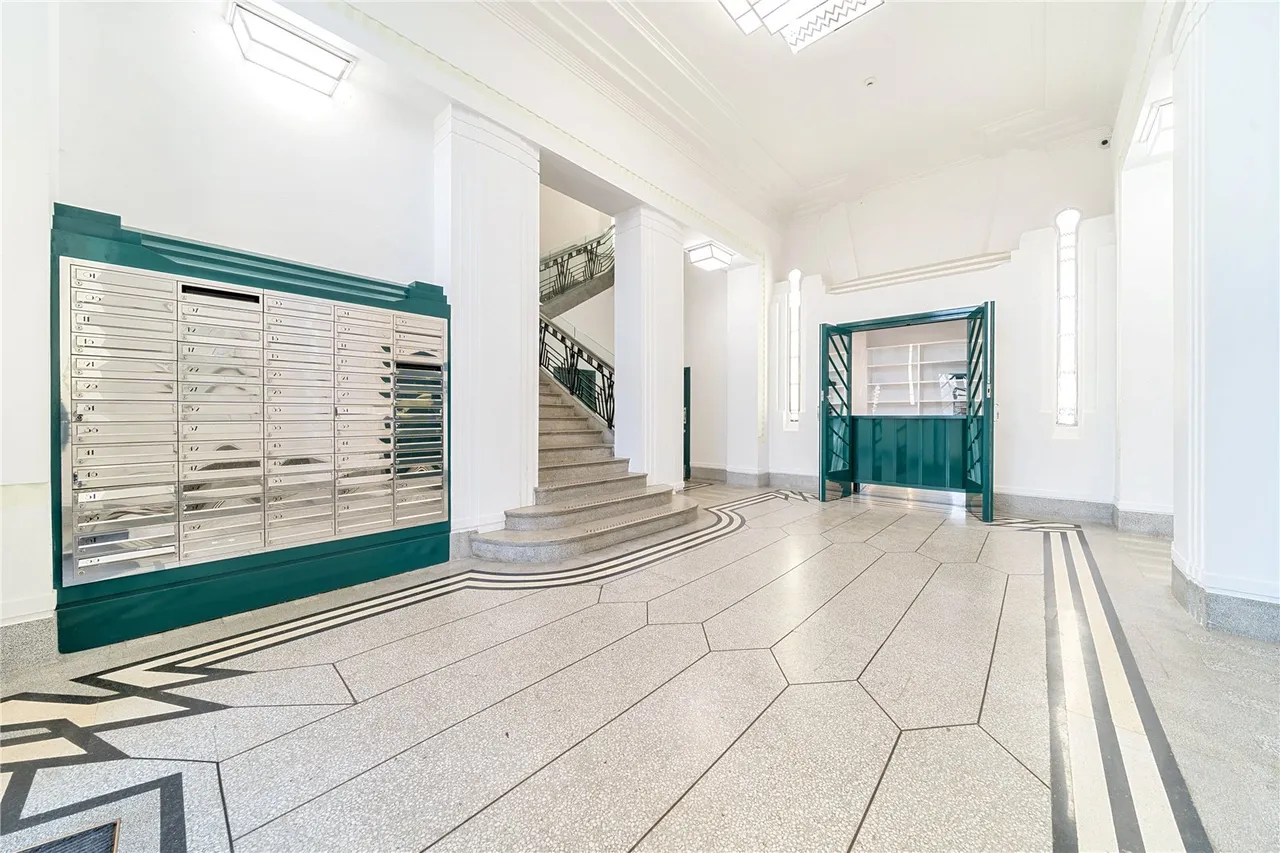 Western Avenue, Perivale, UB6, photo 18