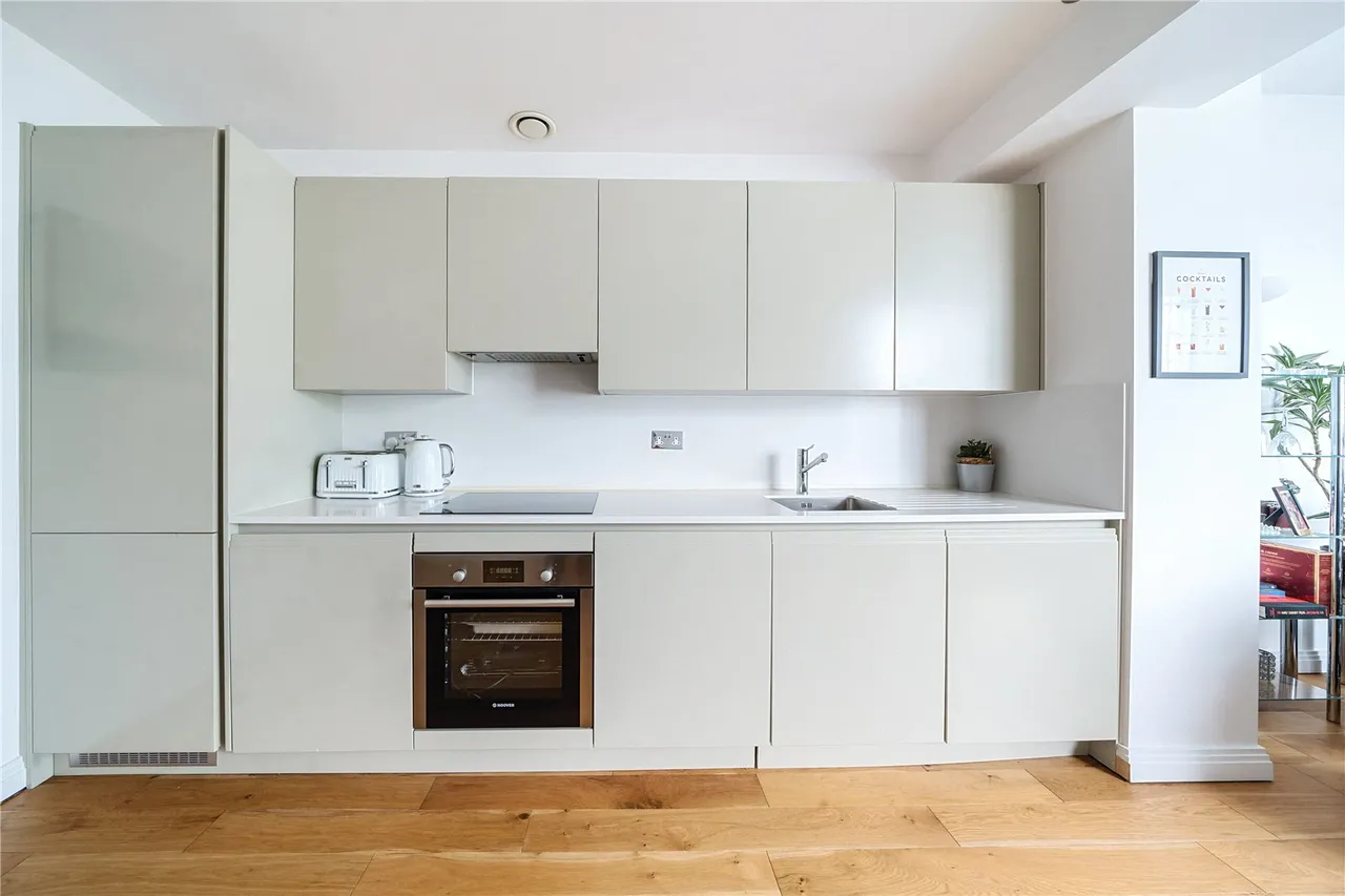 Western Avenue, Perivale, UB6, photo 6